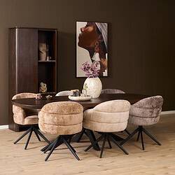 Set van zes elegante eetkamerstoelen Bella in claykleur met zwarte poot en armleuningen, perfect voor een moderne eetkamer.