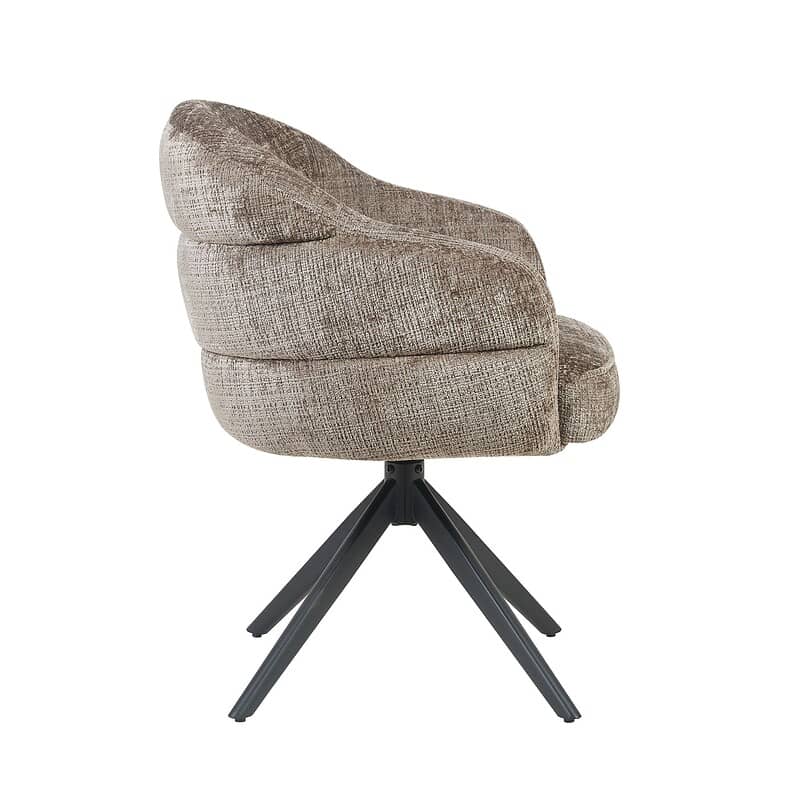 Comfortabele Eetkamerstoel Bella in Clay met armleuning, gestoffeerd in zachte stof, met zwarte houten poot. Perfect voor een stijlvolle en gezellige eethoek.