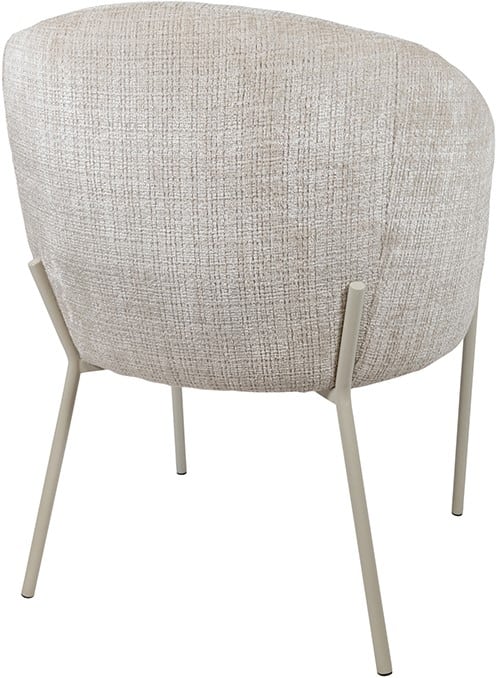 Comfortabele moderne fauteuil met licht beige stoffen bekleding en slanke metalen poten, perfect voor een stijlvolle woonkamer of kantoorruimte.