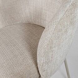 Comfortabele Mokana lounge stoel met zachte bekleding en moderne uitstraling, perfect voor een stijlvolle en gezellige zithoek.