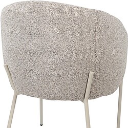 Moderne fauteuil met zachte stoffen bekleding en slanke metalen poten, ideaal voor een stijlvolle en comfortabele zithoek.