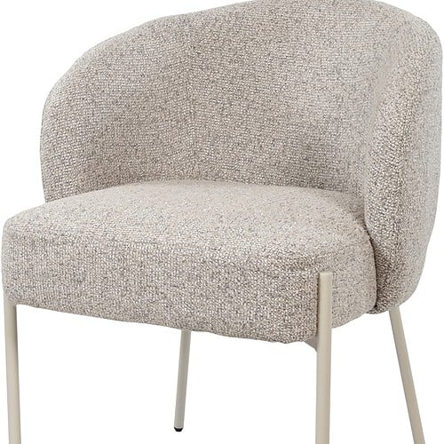 Comfortabele moderne fauteuil met lichtgekleurde stoffen bekleding en slanke metalen poten, perfect voor een stijlvolle en gezellige zithoek.