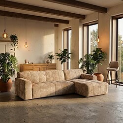 Entdecke stilvolle und bequeme Möbel bei Mokana Meubelen, darunter ein luxuriöses Sofa und Grünpflanzen für eine warme, einladende Atmosphäre in deinem Wohnzimmer.