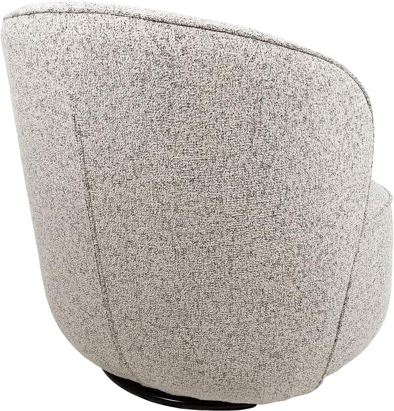 Comfortabele Mokana fauteuil met ronde vorm en zachte, textuurrijke bekleding, perfect voor een stijlvolle en gezellige zithoek.