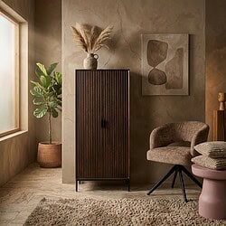 Robustes Madison-Bücherregal in einem warmen Braunton, 55 cm breit, perfekt für stilvollen Stauraum.