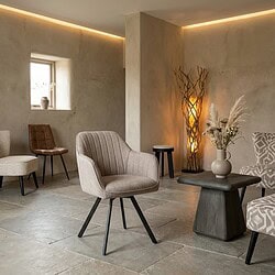 Comfortabele Bruno draaibare armstoel met Nature stof in beige grijs, perfect voor een moderne woonkamer of kantoorruimte.