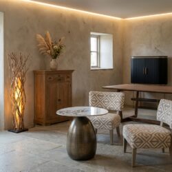 Castello bijzettafel met bronzen basis en ronde vorm