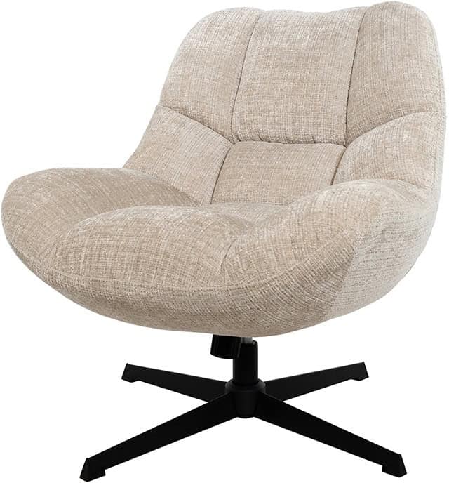 Comfortabele Mokana lounge stoel met beige bekleding en zwarte onderstel, perfect voor moderne woonruimtes en ontspanning.