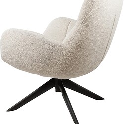 Moderne beige stoffen lounge stoel met zwarte houten poten, perfect voor een stijlvolle en comfortabele zithoek in elk interieur.