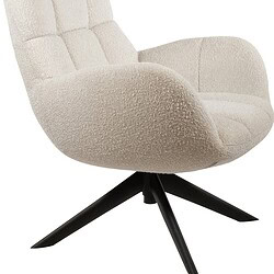 Comfortabele beige lounge stoel met zachte bekleding en zwarte houten pootjes, perfect voor een stijlvolle en gezellige zithoek.