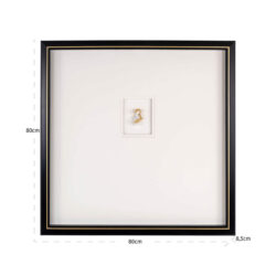Moderne zwart-wit muurkunst met Danni-beeld in lijst, perfect voor stijlvolle interieurdecoratie.