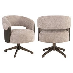 Twee moderne draaistoelen met beige bekleding en houten onderstel, perfect voor een stijlvolle en comfortabele zithoek. Ideaal voor thuis of kantoor, met een tijdloos design en hoogwaardige materialen.