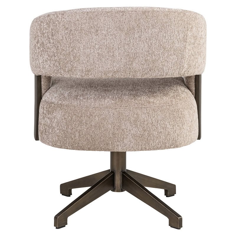 Moderne beige lounge stoel met zacht bekleedde zitting en rugleuning, houten draaipoot en stijlvolle uitstraling, perfect voor een comfortabele zithoek of kantoorruimte.