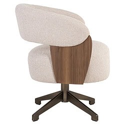 Moderne draaistoel met beige bekleding, houten details en een stevige onderstel, perfect voor een stijlvolle en comfortabele zithoek.