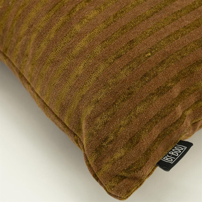 Luxe kussen met gouden strepen en zachte stof, perfect voor modern interieur. Gemaakt van hoogwaardige materialen voor comfort en stijl.