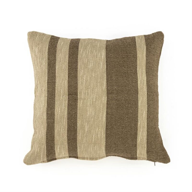 Decoratief kussen met strepen in beige en bruin, perfect voor een gezellige woonkamer of slaapkamer. Gemaakt van hoogwaardig textiel voor comfort en duurzaamheid.