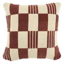 Pillow Twist sierkussen 45x45 cm in burgundy rood van 100% katoen