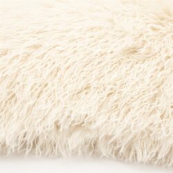 Woonkamer tapijt met zachte, wollige textuur Zacht, wollig tapijt met een romige kleur, perfect voor een gezellige woonkamer. Gemaakt van hoogwaardig materiaal dat comfort en warmte biedt.