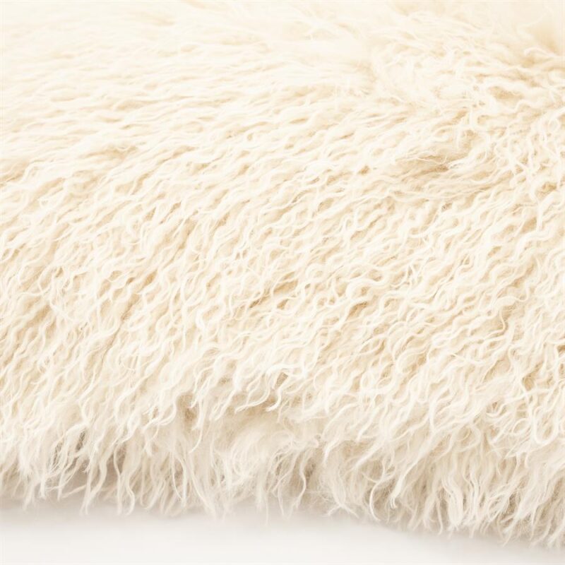 Woonkamer tapijt met zachte, wollige textuur Zacht, wollig tapijt met een romige kleur, perfect voor een gezellige woonkamer. Gemaakt van hoogwaardig materiaal dat comfort en warmte biedt.
