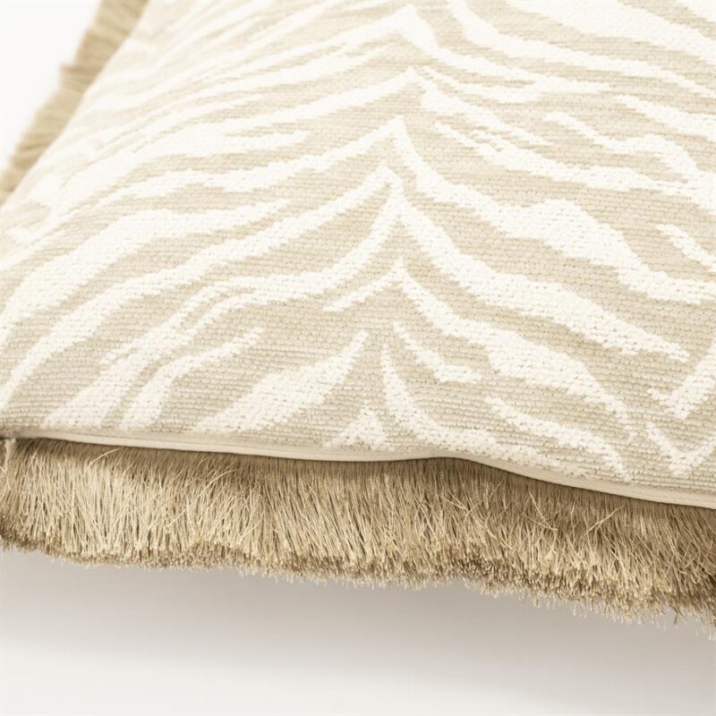 Detail van een Mokana meubel met beige en witte zebra patroon stof, perfect voor moderne interieurdecoratie.