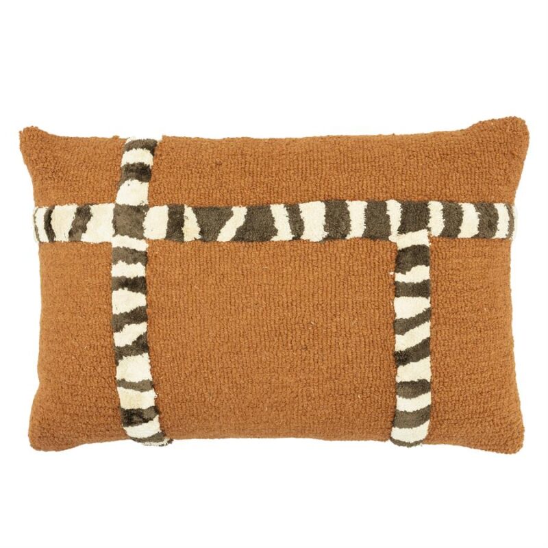 Luxe oranje kussen met zwart-witte zebra details, perfect voor moderne woonkamers en banken.