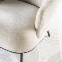 Fauteuil David Taupe Safari, van Eleonora, detailfoto 3