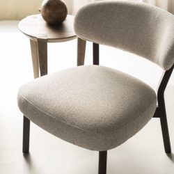Fauteuil Mikky bruin - taupe Moon, van Eleonora, detailfoto 2