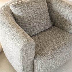 Fauteuil Jordan Taupe Asti, van Eleonora, detailfoto 4