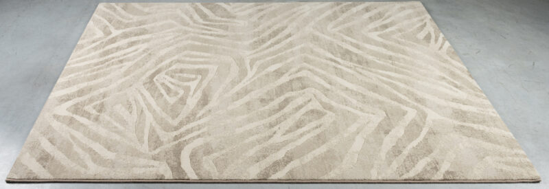 Luxe beige tapijt van Mokana Meubelen met abstract patroon, perfect voor moderne woonkamers en slaapkamers. Hoogwaardige kwaliteit en stijlvolle uitstraling.