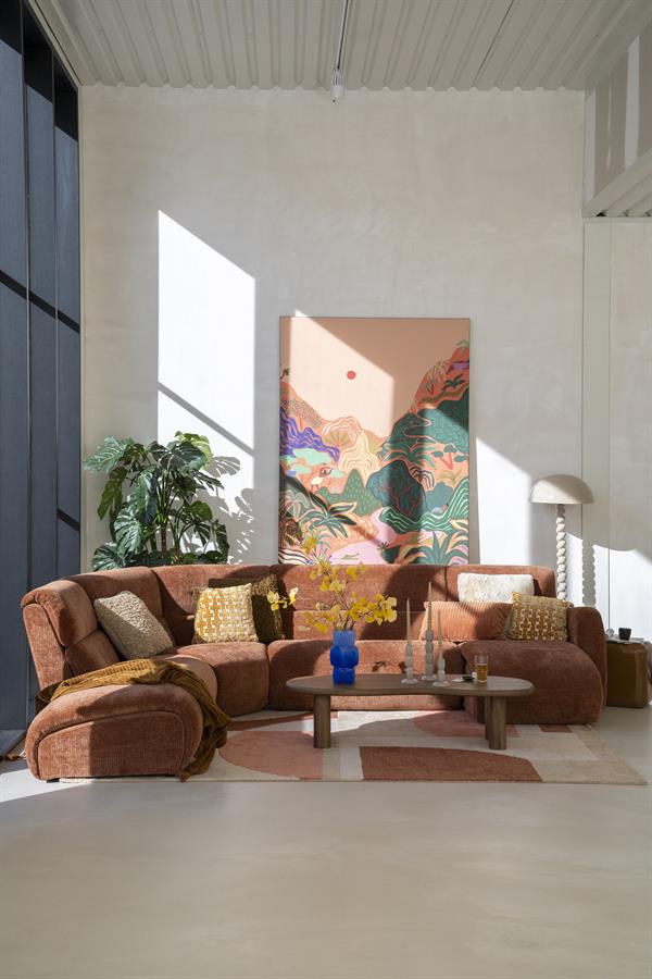 Hoekbank van Mokana Meubelen, perfect voor een moderne woonkamer, met comfortabele kussens en een stijlvolle uitstraling.