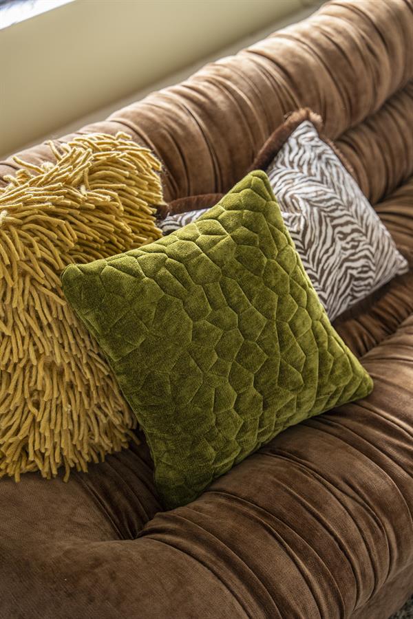 Textuur close-up van het bruine Tigra kussen in polyester materiaal