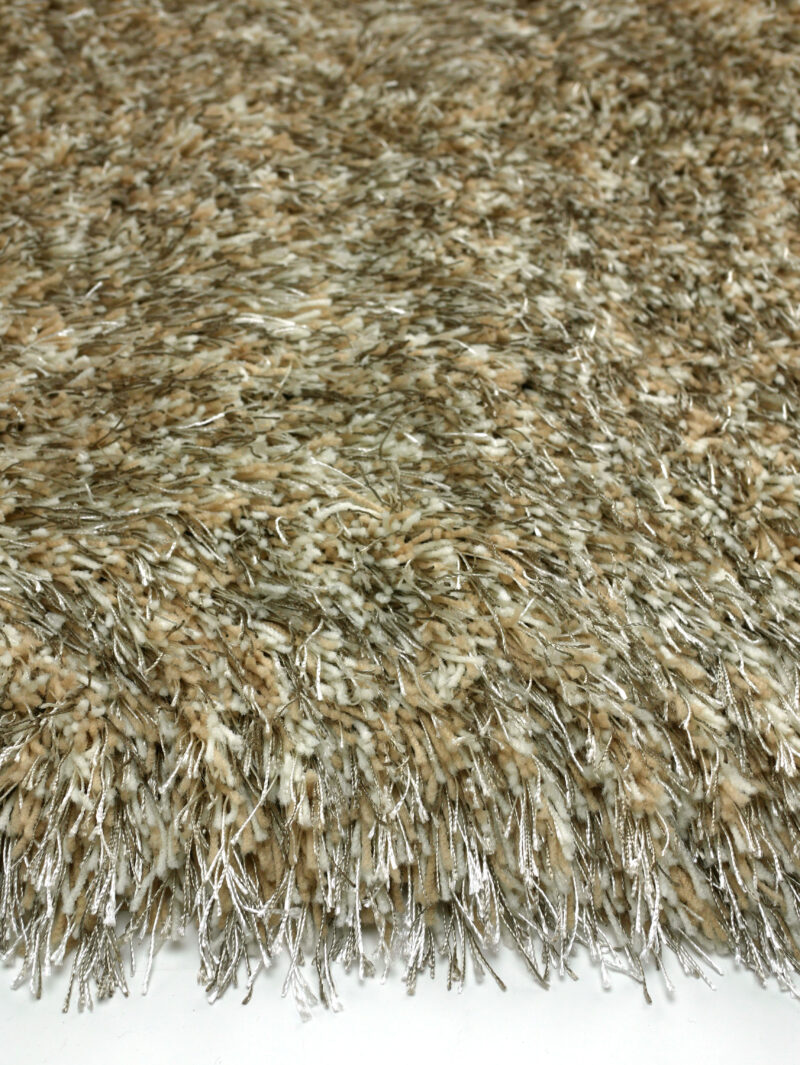 Hoekperspectief Love Shaggy beige hoogpolig vloerkleed zacht polyester