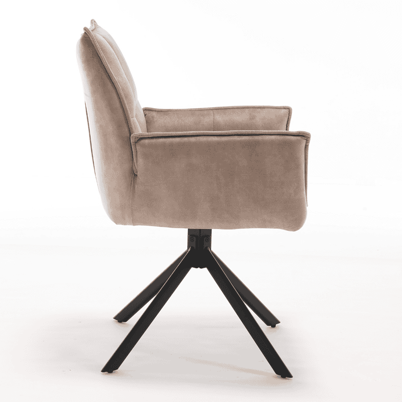 Luxe beige velvet eetkamerstoel met armleuning en zwart metalen onderstel, perfect voor een stijlvolle eetkamer of vergaderruimte.