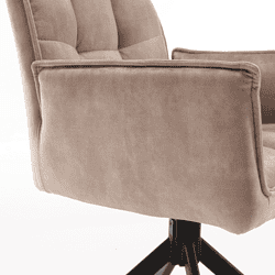 Comfortabele beige velvet eetkamerstoel met armleuningen, perfect voor een stijlvolle en gezellige eethoek. Gemaakt van hoogwaardig materiaal voor langdurig gebruik.