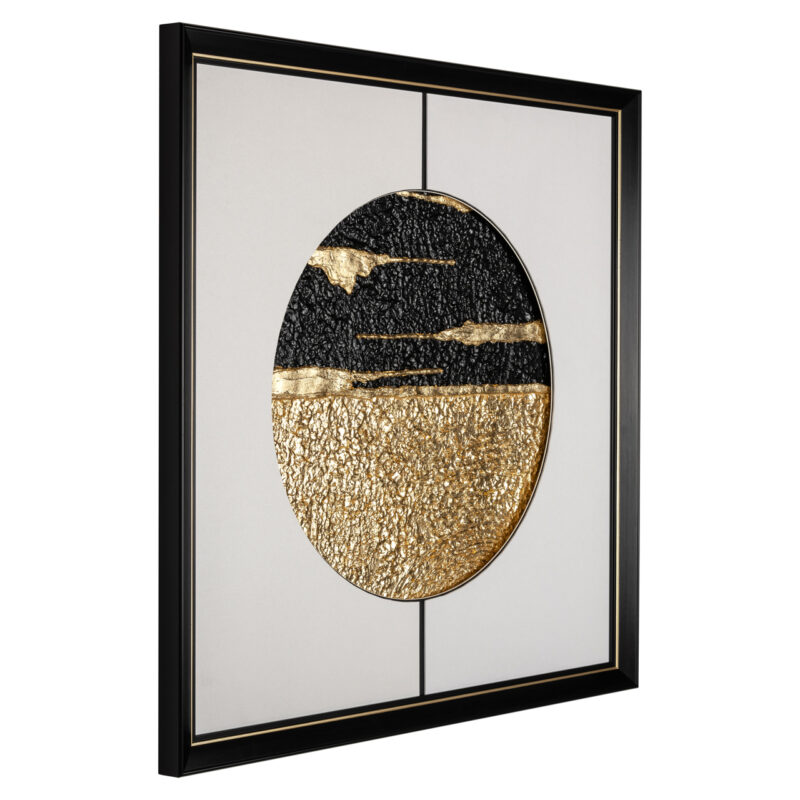 Detail van handgemaakte maan wall art met gouden textuur en zwarte afwerking