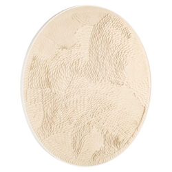 Detailopname textuur handgemaakte wall art Flow in wit en zilver