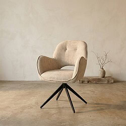 Moderne beige lounge stoel met houten poten, perfect voor een stijlvolle en comfortabele zithoek in elk interieur.