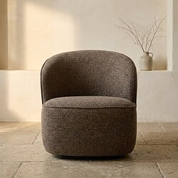 Moderne Mokana fauteuil in een minimalistische woonkamer, bekleed met donkergrijs textiel, perfect voor een stijlvolle en comfortabele zithoek.