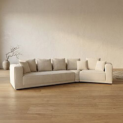 Elegante hoekbank in een minimalistisch woonkamer met natuurlijke kleuren en houten vloer, perfect voor stijlvolle en comfortabele zithoeken.