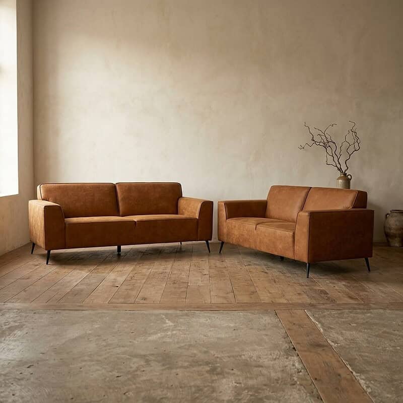 Banken set, moderne woonkamer, leren banken, woonkamer inrichting, stijlvolle meubels, Mokana Meubelen, comfortabele zitplaatsen, Scandinavisch design, warme tinten, interieur inspiratie.