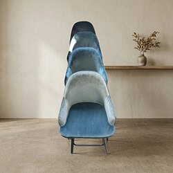 Moderne collectie van gestoffeerde stoelen in diverse blauw- en grijstinten, perfect voor een eigentijdse interieurstijl.