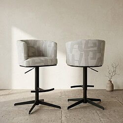 Moderne draaistoelen met comfortabele bekleding en zwart metalen onderstel, ideaal voor een stijlvolle interieurinrichting.