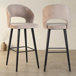 Moderne houten barkrukken met comfortabele bekleding en zwarte poten, ideaal voor keukeneilanden en bars. Elegant design en duurzame materialen voor een stijlvolle inrichting.