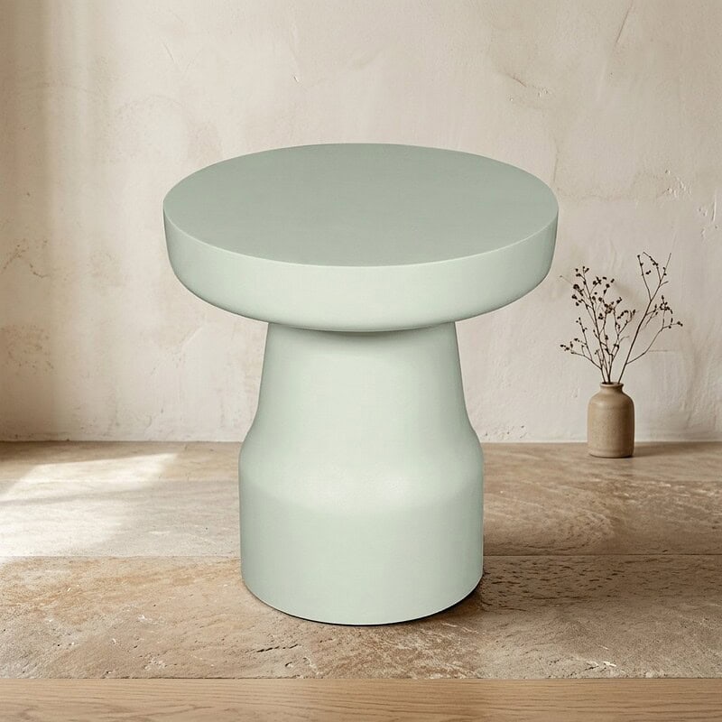 Moderne mintgroene ronde bijzettafel met een minimalistisch ontwerp, perfect voor woonkamer of slaapkamer. Gemaakt van duurzaam materiaal, ideaal voor decoratie en functioneel gebruik.