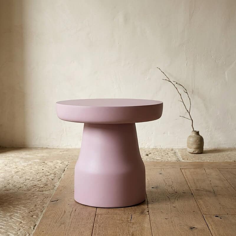 Moderne roze bijzettafel van Mokana Meubelen, perfect voor een stijlvolle woonkamer of slaapkamer. Strakke en minimalistische design, gemaakt van hoogwaardig materiaal.