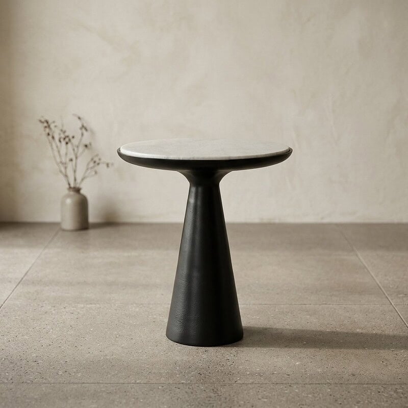 Eettafel met moderne uitstraling Moderne eettafel met zwart onderstel en lichte houten blad, perfect voor een eigentijdse eetkamer of woonkamer. Duurzaam en stijlvol meubel van Mokana Meubelen.