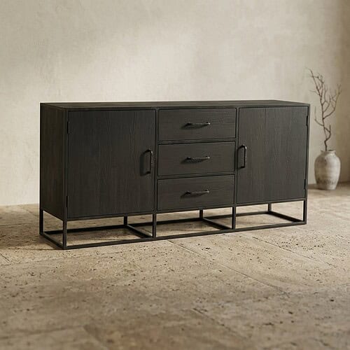 Moderne houten dressoir met zwart metalen frame, perfect voor woonkamer of eetkamer, biedt opbergruimte en stijlvolle uitstraling.