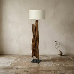 Unieke houten vloerlamp met witte lampenkap, handgemaakt meubelstuk voor een natuurlijke en moderne uitstraling in uw interieur.