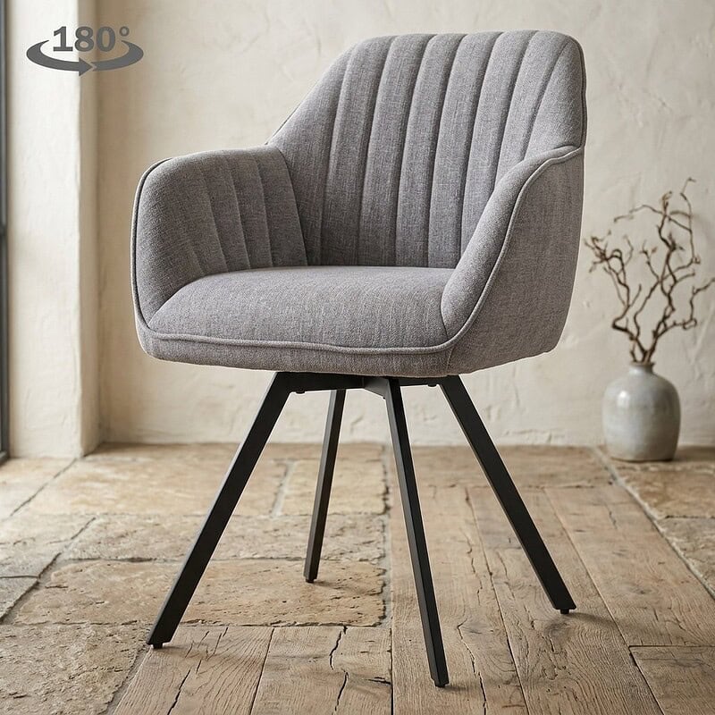 Moderne grijze eetkamerstoel met gestoffeerde zitting en houten poten, perfect voor een eigentijdse eetkamer of kantoorruimte.