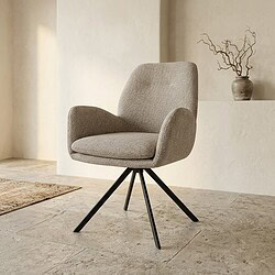 Moderne stoffen fauteuil met houten poten, geschikt voor woonkamer of kantoor, in een minimalistische interieur setting met natuurlijke kleuren en eenvoudige decoratie.